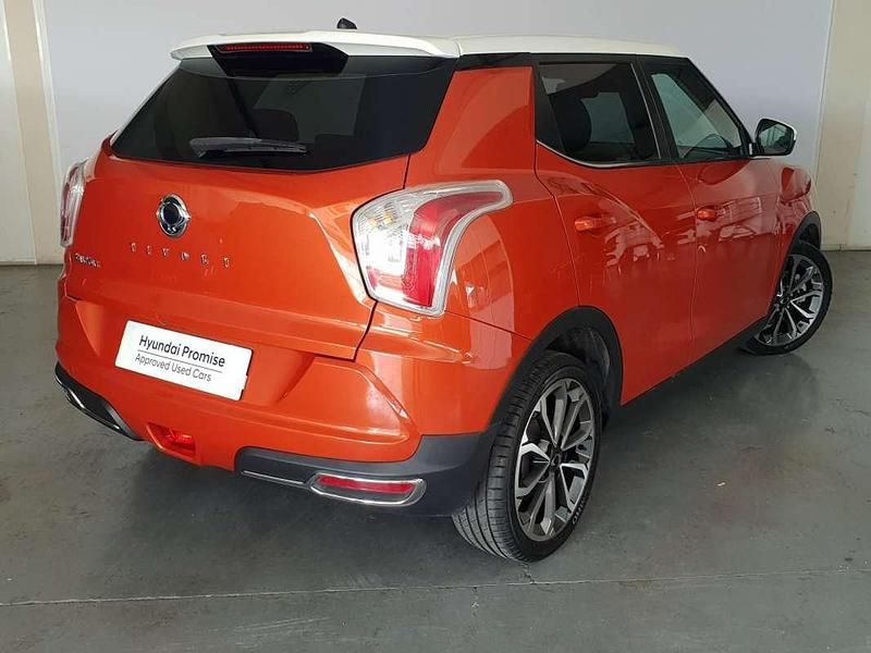 Usado Ssangyong (KGM) Tivoli Limited 128 CV (94 kW) 2019 Naranja SUV