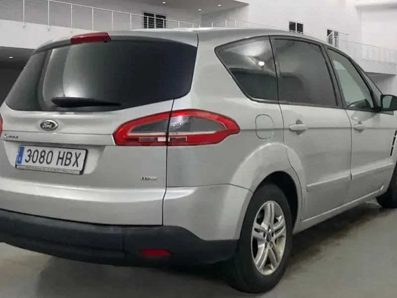 Usado Ford S-MAX Trend 140 CV (102 kW) 2012 Gris / plata Monovolumen
