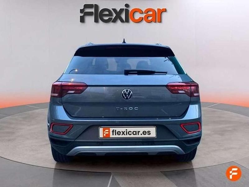 Usado VW T-Roc Life 150 CV (110 kW) 2023 Gris SUV