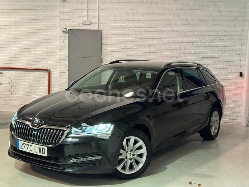 Usado Skoda Superb Ambition 150 CV (110 kW) 2022 Negro Familiar