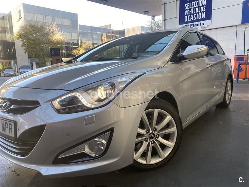 Gris / plata Usado 2013 Hyundai i40 Familiar | 4999 € (Buen precio) - Imagen 1/4