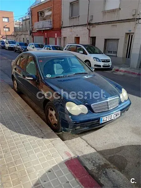Usado Mercedes C180 Classic 143 CV (105 kW) 2003 Azul Berlina