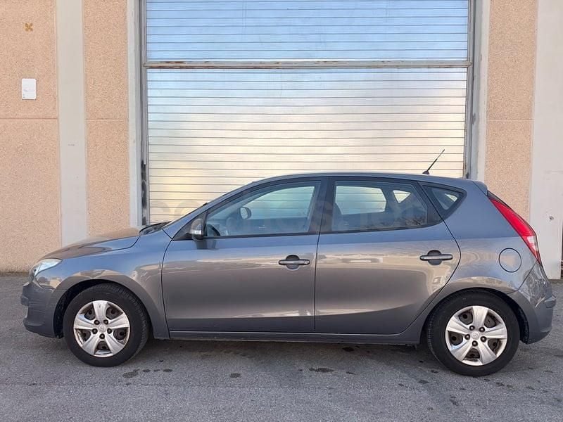 Usado Hyundai i30 Classic 109 CV (80 kW) 2009 Negro Berlina