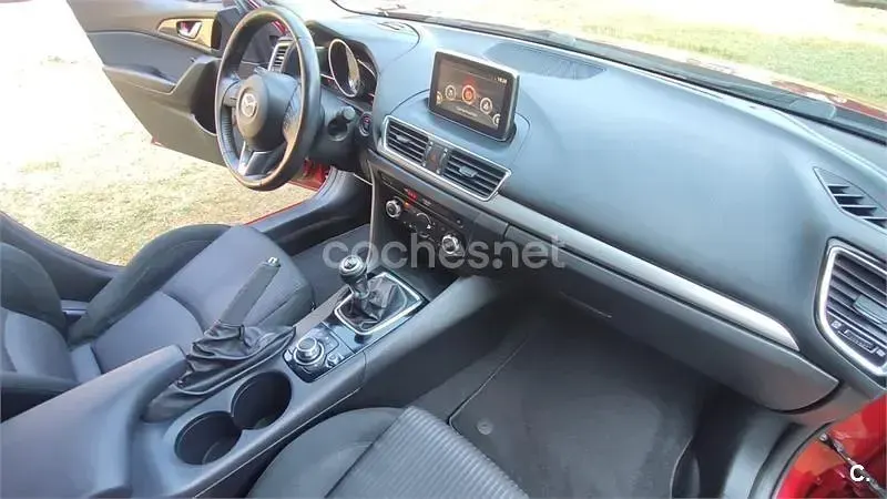 Usado Mazda 3 Style 150 CV (110 kW) 2015 Rojo Berlina