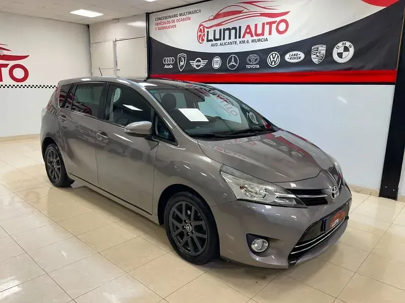 Usado Toyota Verso Advance 112 CV (82 kW) 2016 Gris / plata Monovolumen