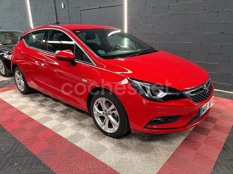 Rojo Usado 2017 Opel Astra Excellence Berlina | 10.990 € (Buen precio) - Imagen 1/4