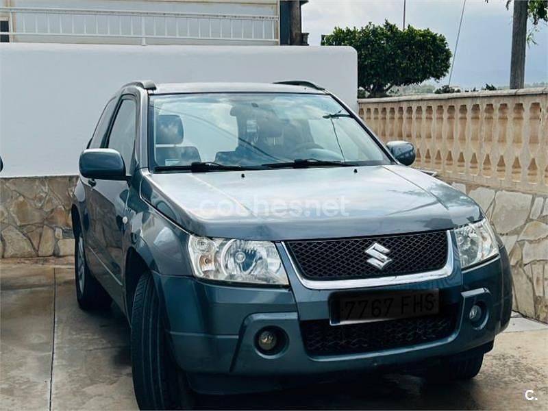 Gris / plata Usado 2006 Suzuki Grand Vitara SUV | 8500 € (Un poco caro) - Imagen 1/4