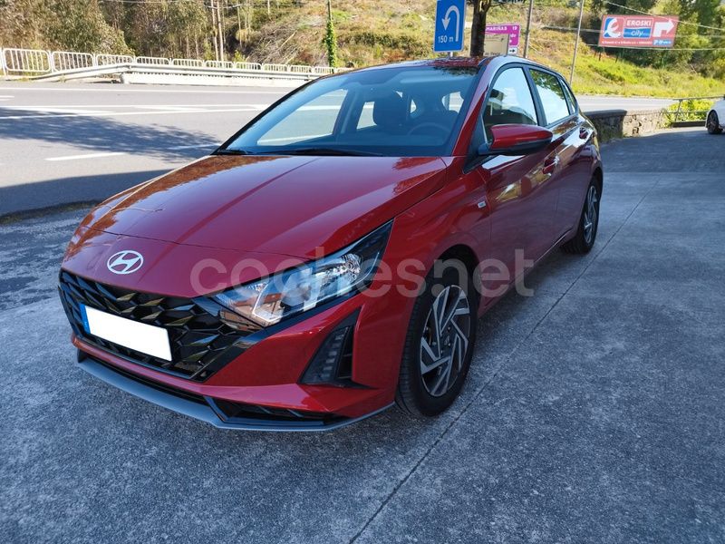 Usado Hyundai i20 100 CV (73 kW) 2024 Rojo Berlina