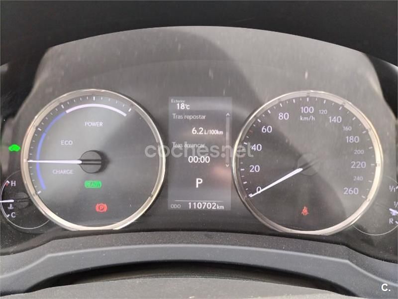 Usado Lexus IS300h Executive Line 223 CV (164 kW) 2017 Gris / plata Berlina