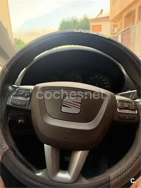 Usado Seat Leon Copa 90 CV (66 kW) 2011 Negro Utilitario