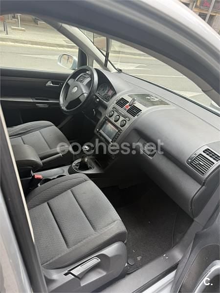 Usado VW Touran Edition 105 CV (77 kW) 2007 Gris / plata Monovolumen