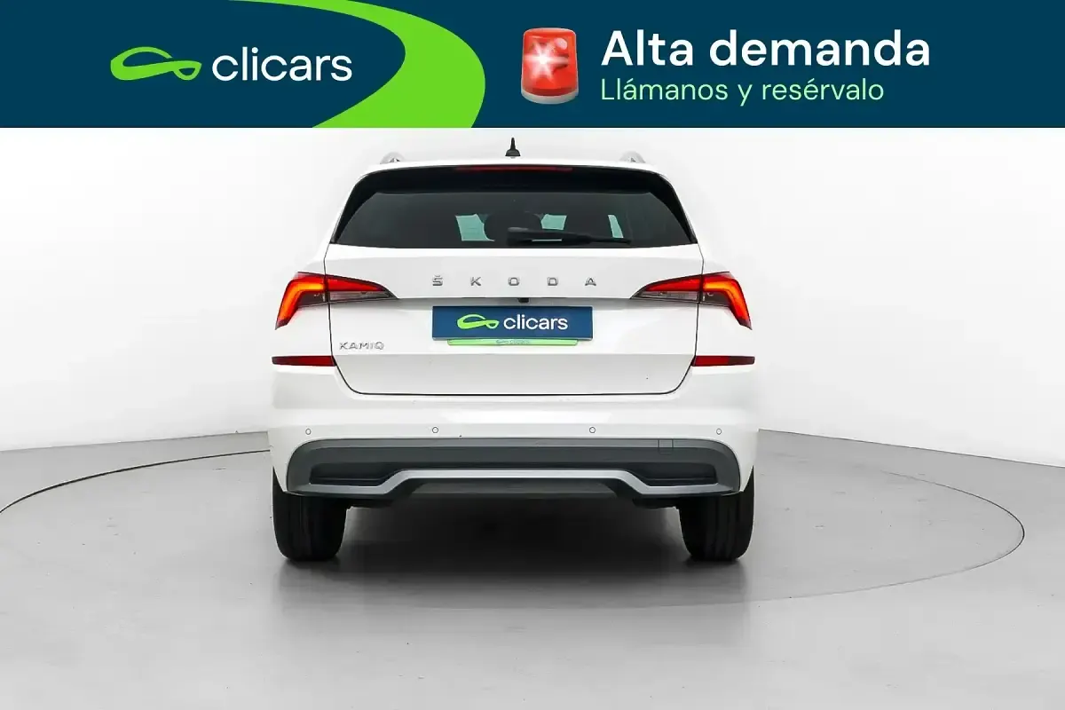 Usado Skoda Kamiq Ambition 110 CV (80 kW) 2022 Blanco SUV
