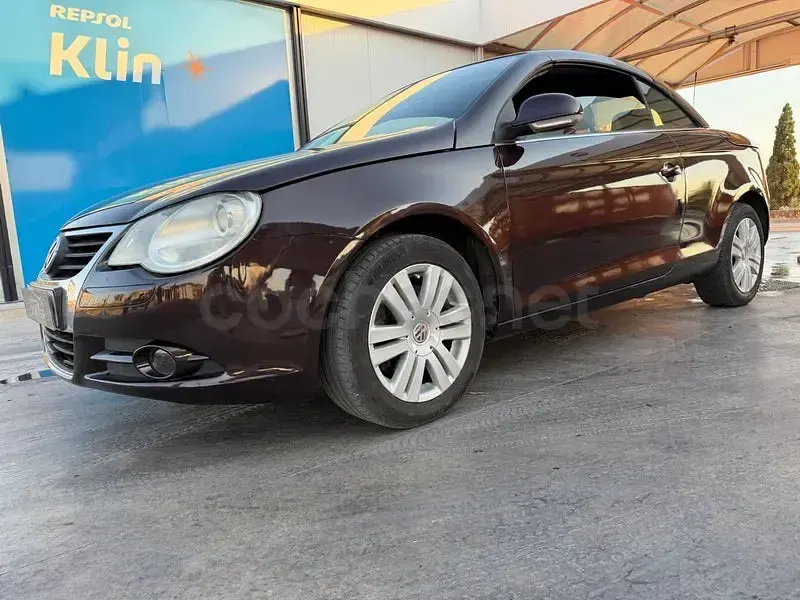 Usado VW Eos 140 CV (102 kW) 2007 Marrón Descapotable