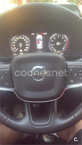Gris / plata Usado 2018 Volvo XC40 Momentum SUV | 18.000 € (Buen precio) - Imagen 1/2