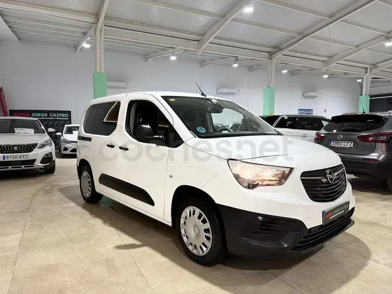 Usado Opel Combo Life Expression 102 CV (75 kW) 2020 Blanco Monovolumen