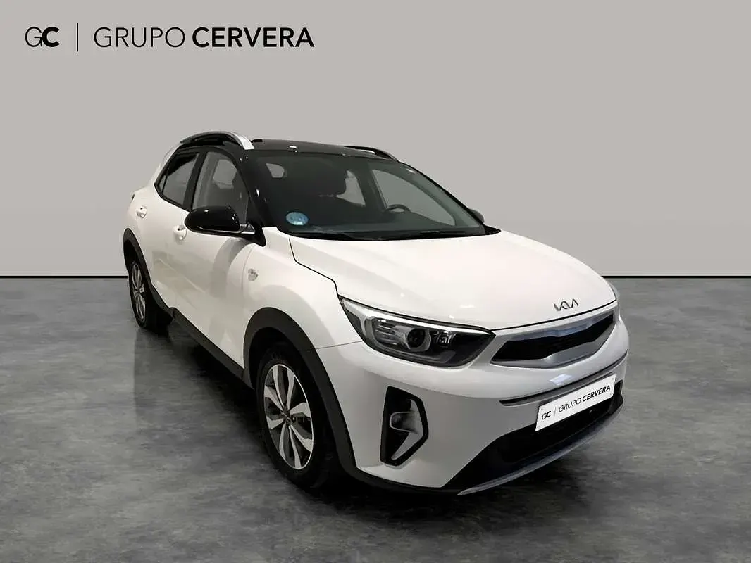Usado Kia Stonic 101 CV (74 kW) 2022 Blanco SUV