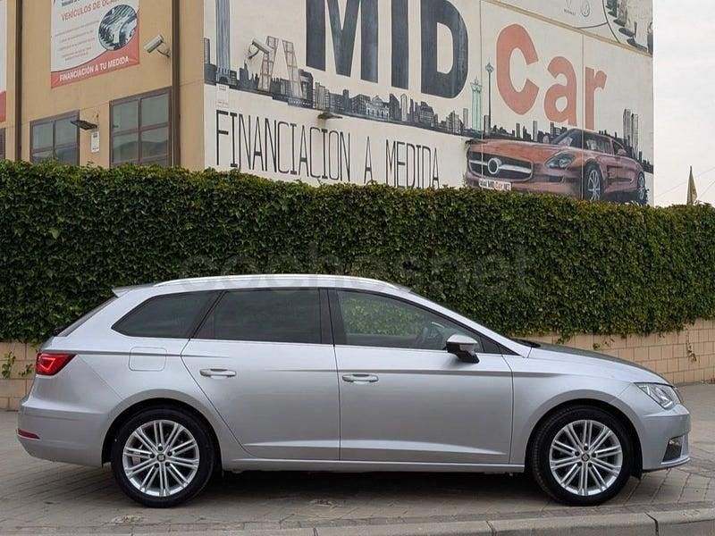 Usado Seat Leon XCELLENCE 130 CV (95 kW) 2020 Gris / plata Familiar