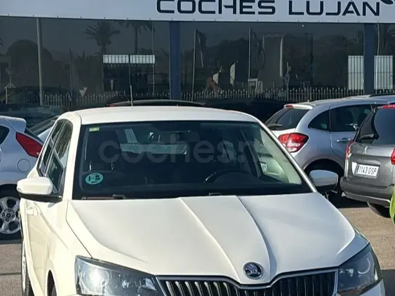 Usado Skoda Fabia Ambition 75 CV (55 kW) 2016 Blanco Berlina