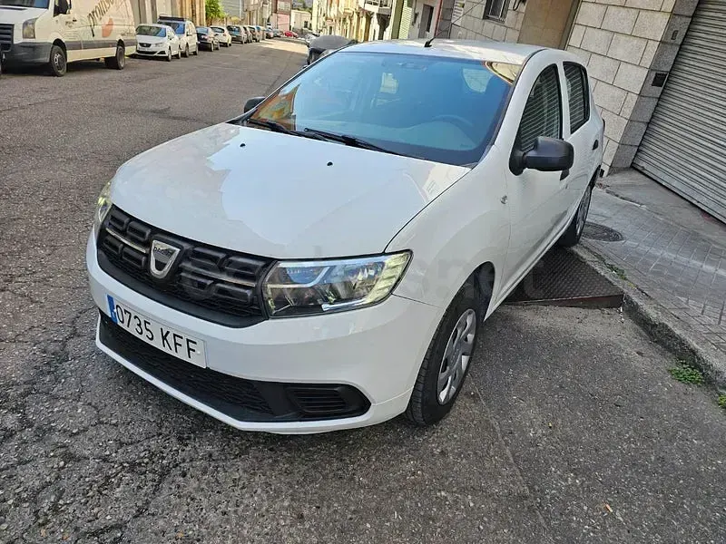 Usado Dacia Sandero Lauréate 73 CV (53 kW) 2017 Blanco Berlina