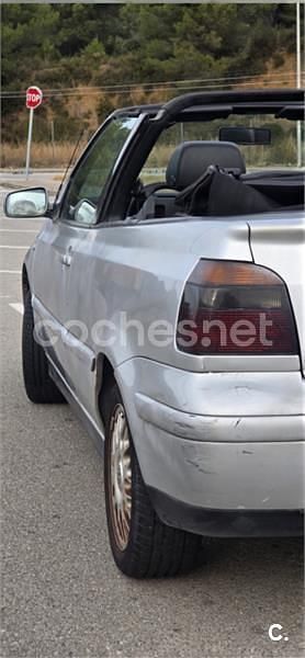 Usado VW Golf IV Edition 115 CV (84 kW) 2003 Gris / plata Descapotable