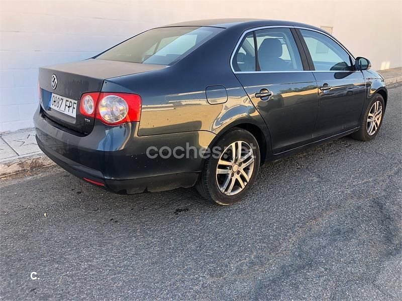 Usado VW Jetta Advance 105 CV (77 kW) 2007 Azul Berlina