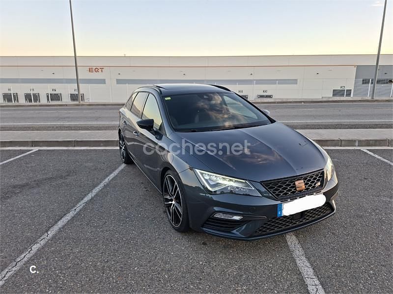 Usado Seat Leon ST 4Drive 300 CV (220 kW) 2019 Gris / plata Familiar