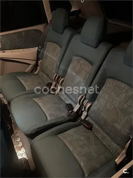 Usado Nissan Almera Tino 114 CV (83 kW) 2001 Gris / plata Monovolumen