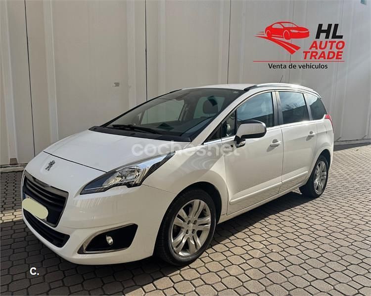 Usado Peugeot 5008 Style 120 CV (88 kW) 2014 Blanco Monovolumen