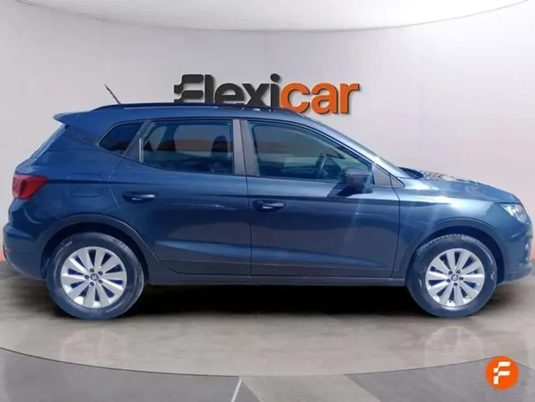 Usado Seat Arona Style 110 CV (80 kW) 2021 Gris SUV