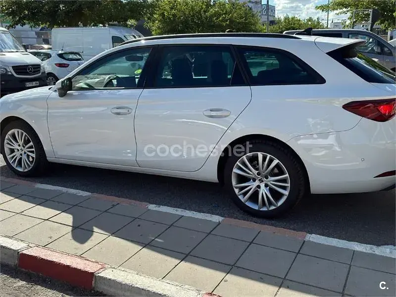 Usado Seat Leon Style 115 CV (84 kW) 2024 Blanco Familiar