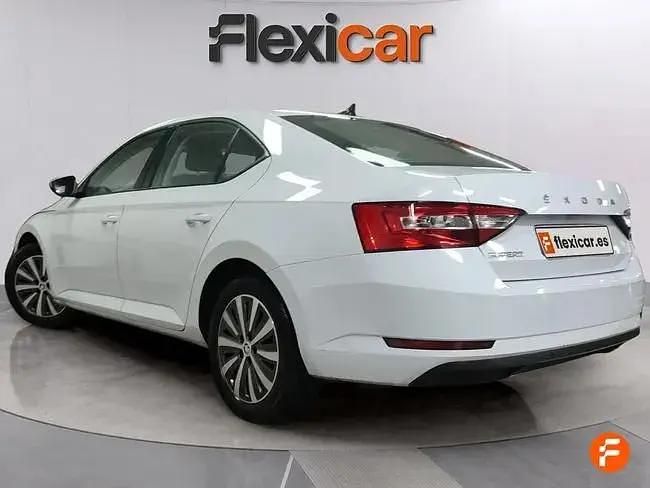 Usado Skoda Superb Style 150 HP (110 kW) 2022 Branco Carrinha