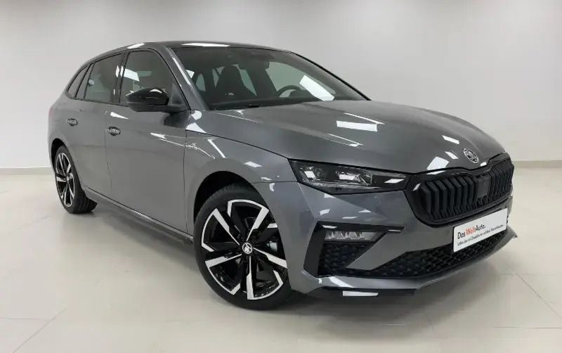 Gris/plata Nuevo 2024 Skoda Scala Monte Carlo Utilitario | 28.990 € (Caro) - Imagen 1/4