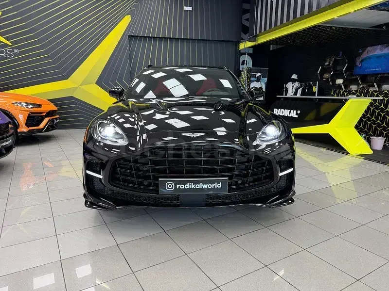 Usado Aston Martin DBX 707 CV (519 kW) 2025 Negro SUV