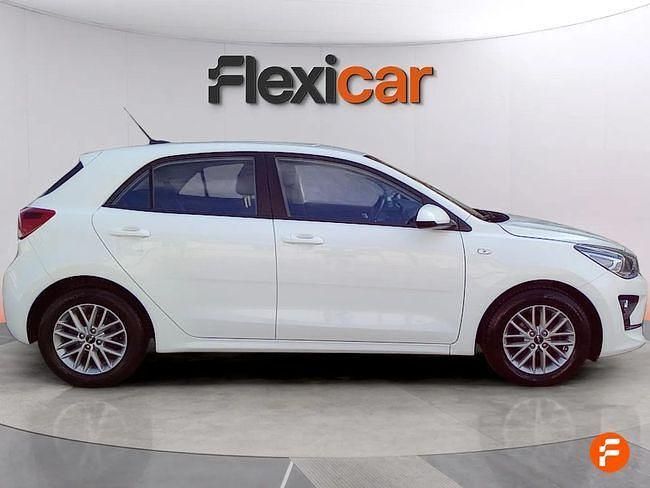 Usado Kia Rio 84 CV (61 kW) 2023 Blanco Berlina