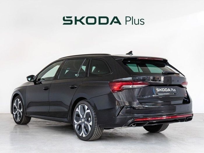 Negro Nuevo 2024 Skoda Octavia RS Familiar | 40.900 € (Precio justo) - Imagen 1/4