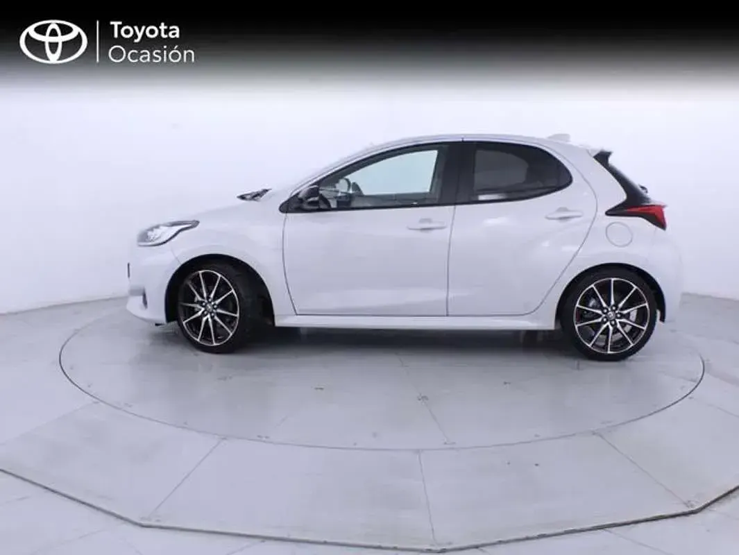 Usado Toyota Yaris Sport 116 CV (85 kW) 2024 Gris Utilitario