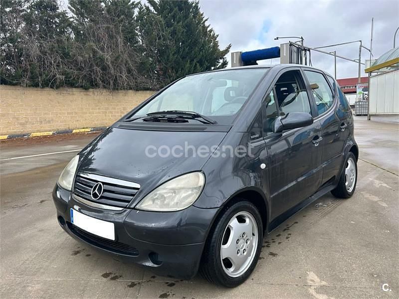 Usado Mercedes A170 Avantgarde 90 CV (66 kW) 2000 Gris / plata Monovolumen