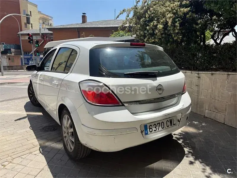 Usado Opel Astra Enjoy 105 CV (77 kW) 2004 Blanco Berlina