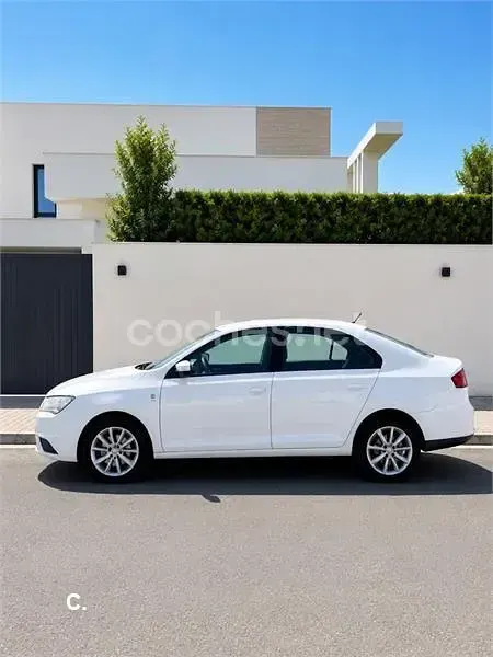 Usado Seat Toledo Reference 105 CV (77 kW) 2013 Blanco Utilitario