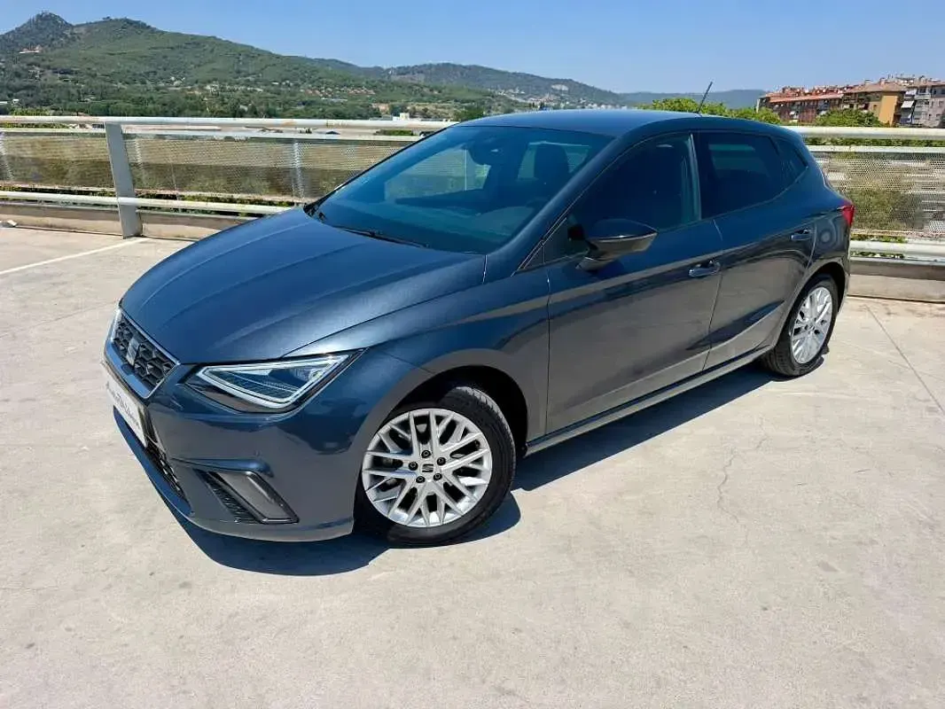Usado Seat Ibiza Style 116 CV (85 kW) 2024 Gris Utilitario