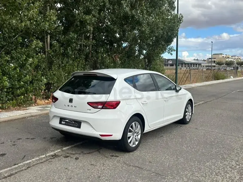 Usado Seat Leon CONNECT 110 CV (80 kW) 2016 Blanco Berlina