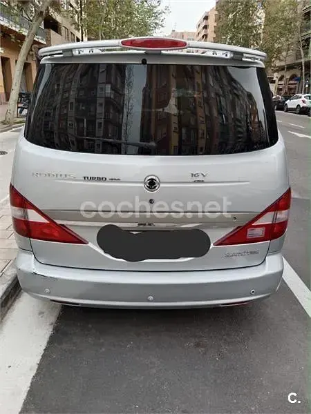 Usado SsangYong Rodius 165 CV (121 kW) 2007 Gris / plata Monovolumen