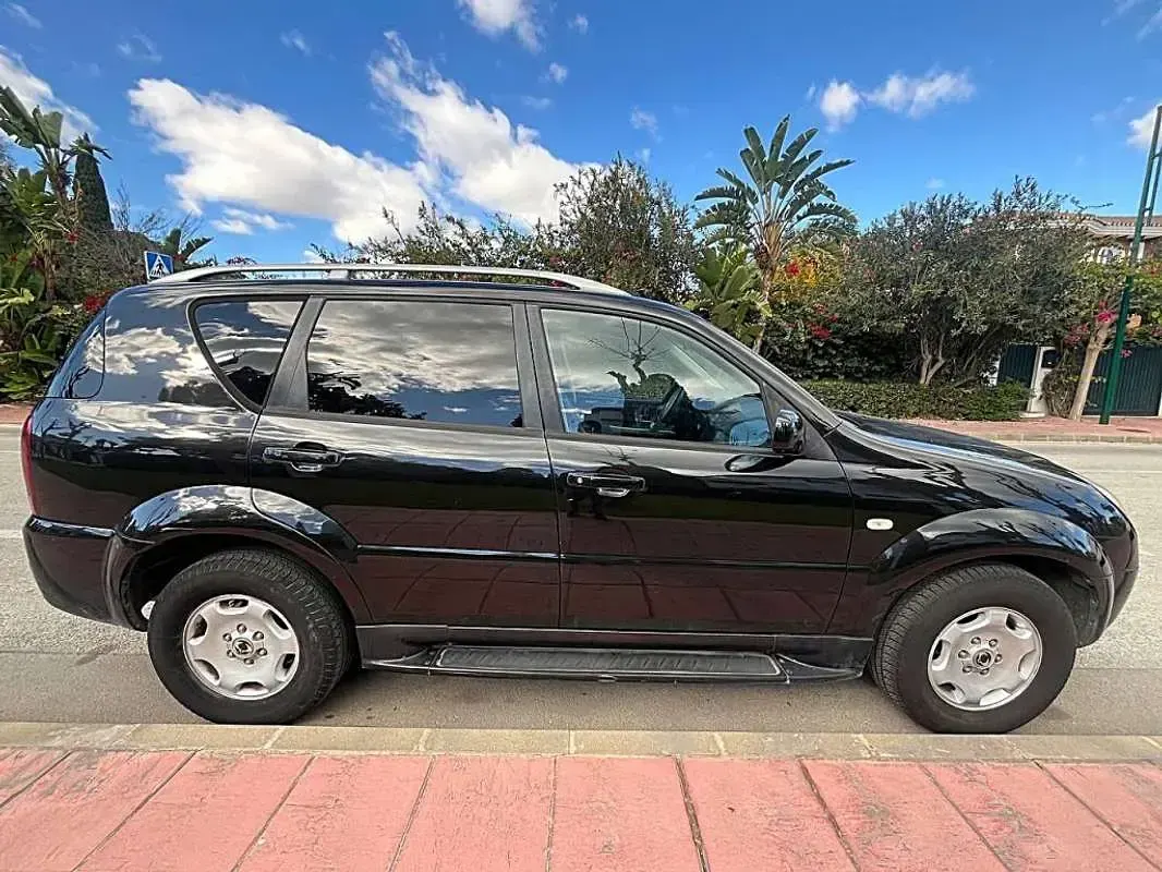 Usado SsangYong Rexton Limited 165 CV (121 kW) 2006 Negro SUV