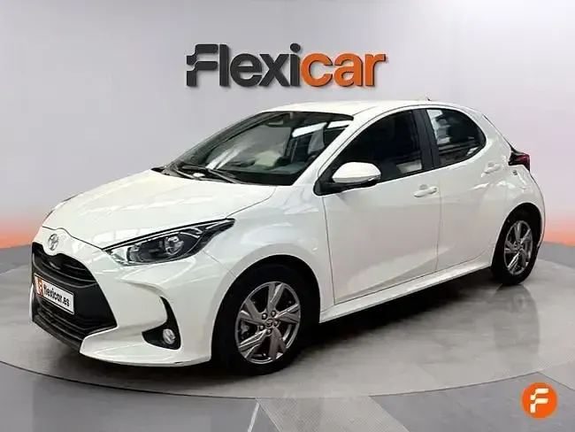 Usado Toyota Yaris Active 116 CV (85 kW) 2025 Blanco Utilitario