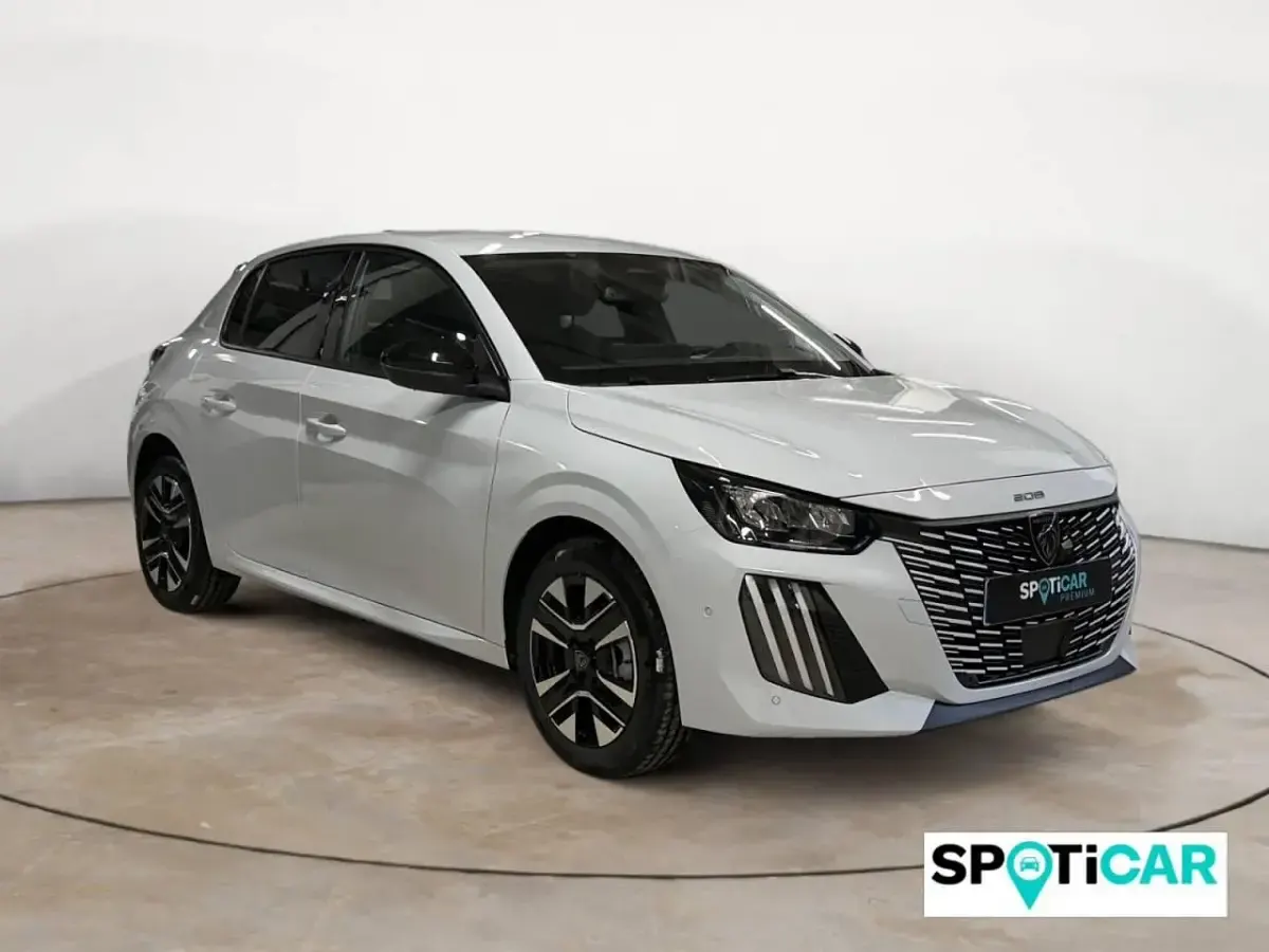 Usado Peugeot 208 Allure 100 CV (73 kW) 2025 Blanco Utilitario