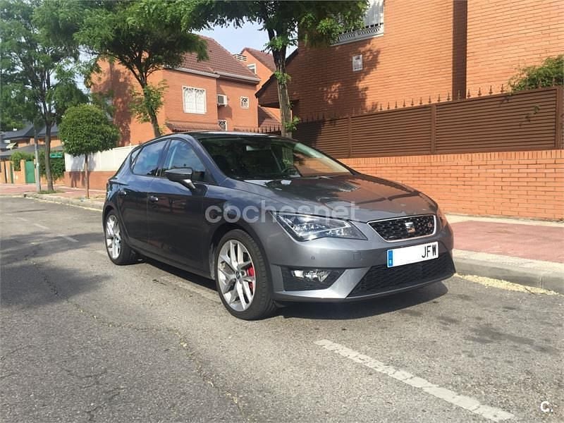 Usado Seat Leon FR 150 CV (110 kW) 2016 Gris / plata Berlina