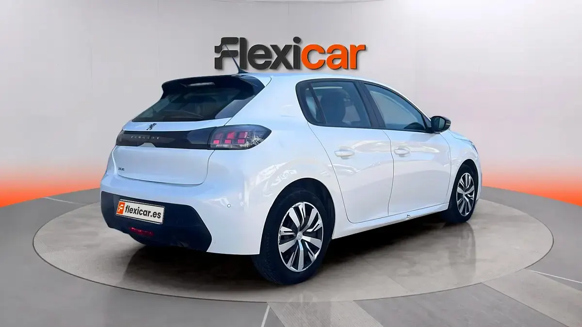 Usado Peugeot 208 Active 75 CV (55 kW) 2023 Blanco Utilitario