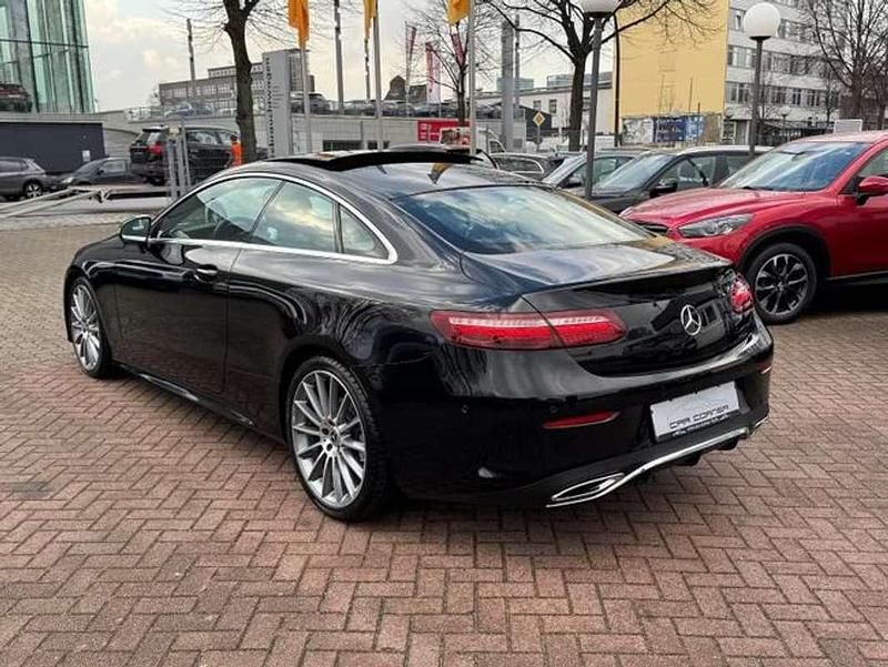 Usado Mercedes E300 AMG 275 CV (202 kW) 2021 Negro Coupe