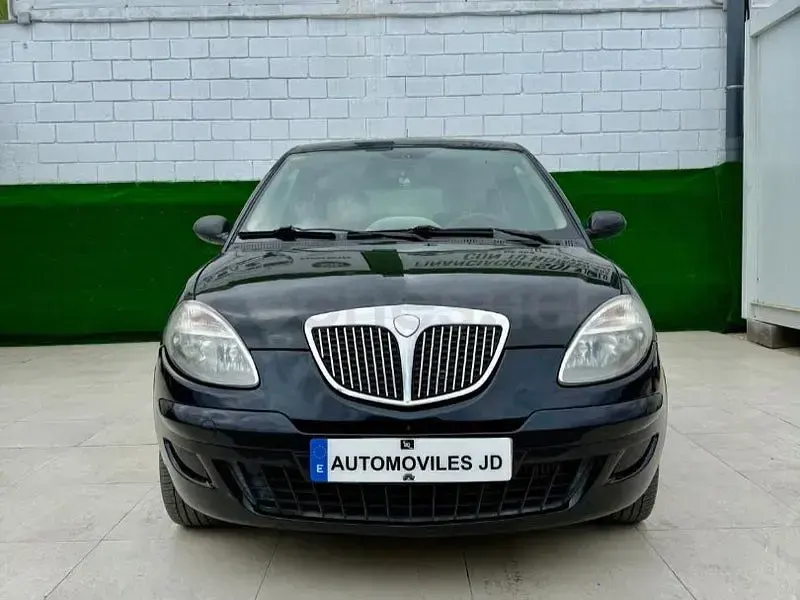 Usado Lancia Ypsilon 75 CV (55 kW) 2006 Negro Utilitario