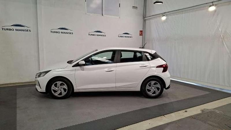 Usado Hyundai i20 84 CV (61 kW) 2023 Blanco Utilitario